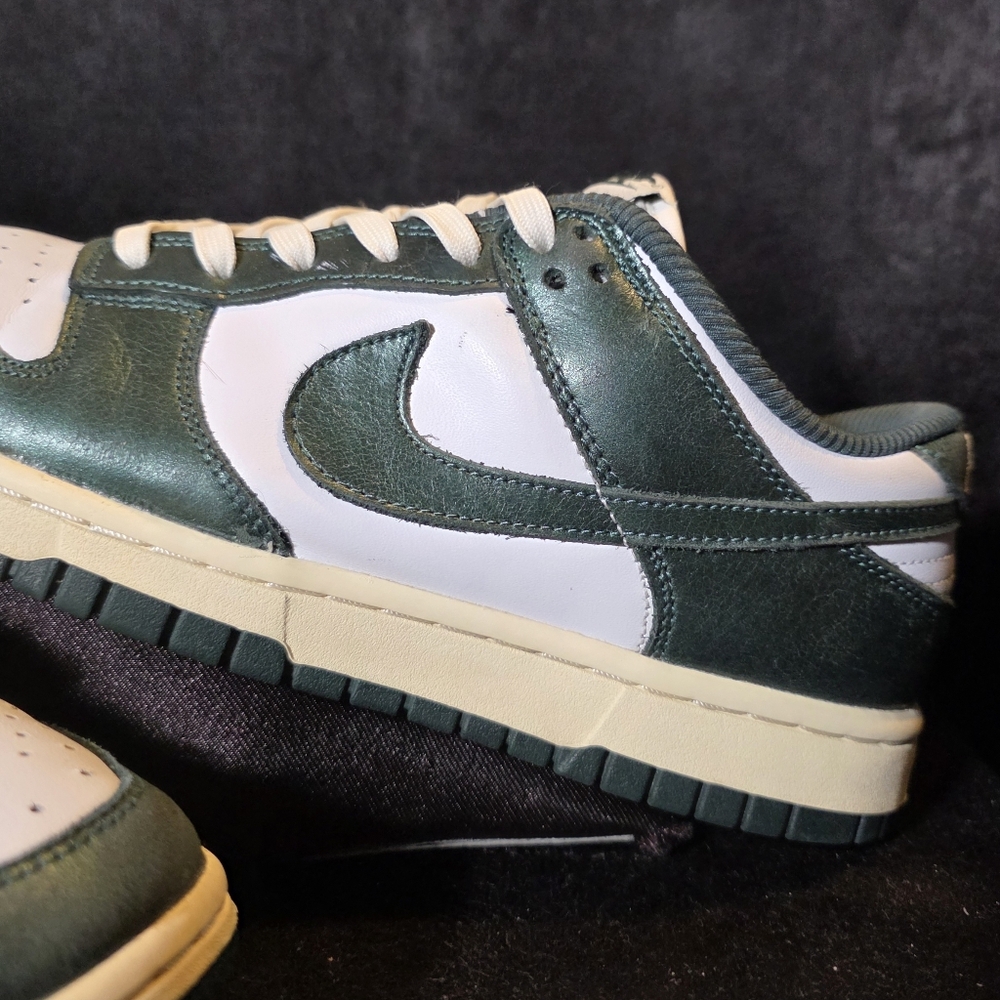 Nike Dunk Emerald Green Womens Size 8.5 - Picture 3 of 9